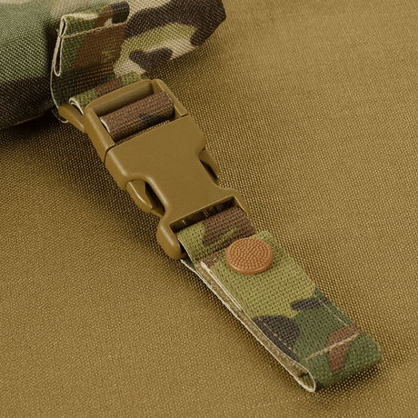 M-Tac sitteunderlag med beltefeste ARMOR med kamuflasjemønster og kraftig spenne for taktisk montering.