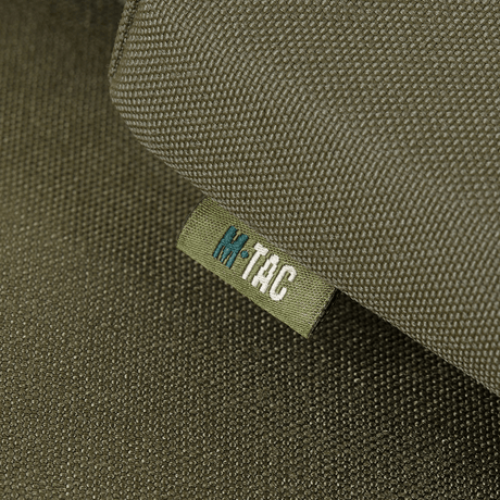 M-Tac sitteunderlag med beltefeste ARMOR med slitesterkt Cordura 1000D-trekk for varmeisolasjon og fuktbeskyttelse.