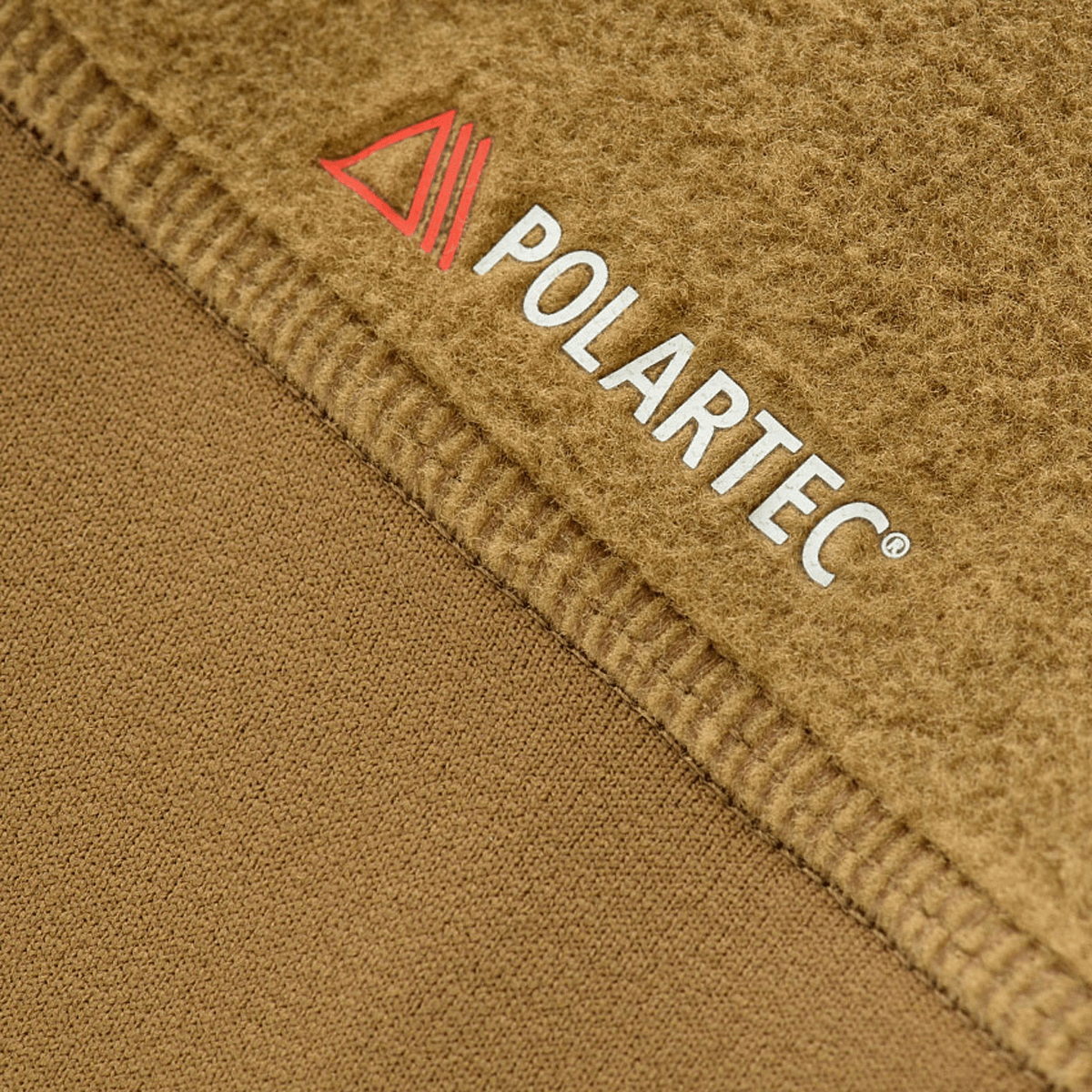 Polartec stofdetalje fra M-Tac Polartec Sport Fleecejakke, viser premium isoleringsmateriale i brun farve.