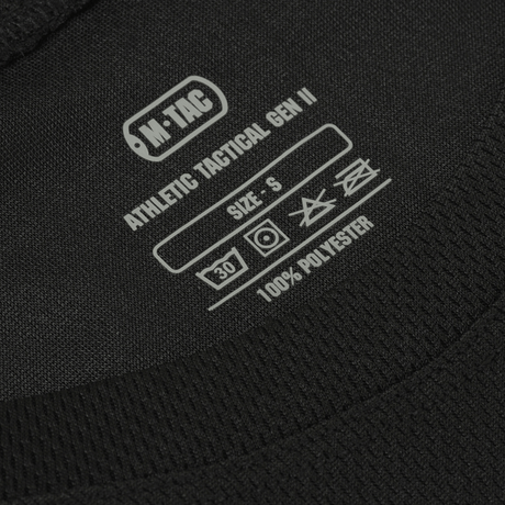 M-Tac Athletic Tactical Gen.II T-shirt label, der viser størrelse S og materiale 100 % polyester for forbedret ydeevne og åndbarhed.