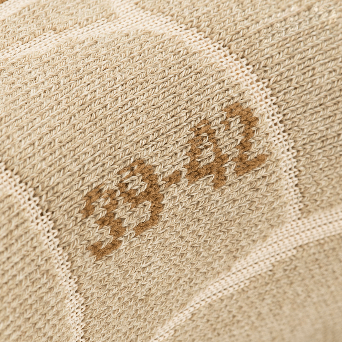 Beige sok med størrelse 39-42 print, M-Tac Coolmax 35% sokker outdoor designet til optimal bevægelsesfrihed og komfort.