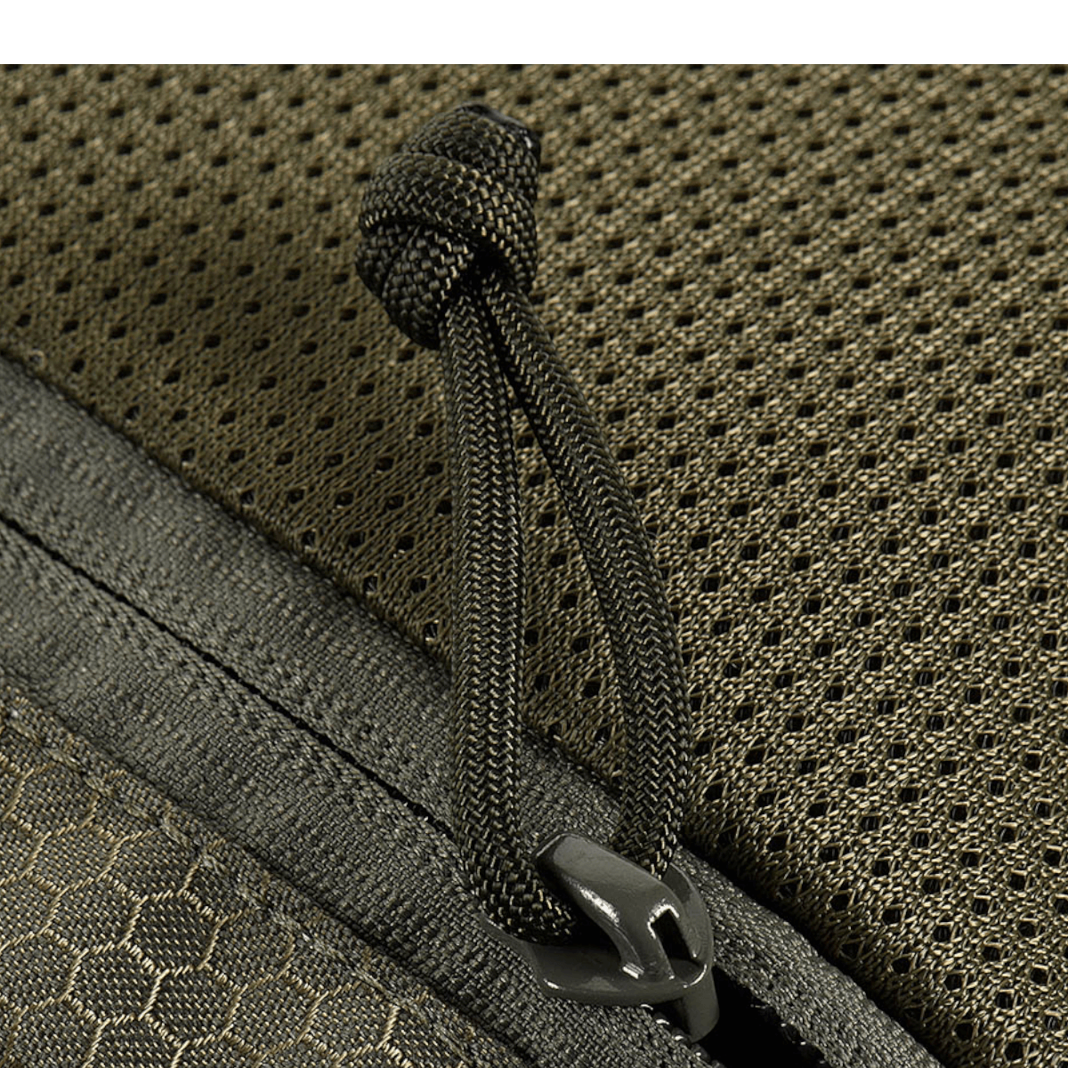 Detalje af M-Tac Konvert Taske Elite med Cordura-materiale og lynlåslukning, der fremhæver slidstyrke og funktionalitet.