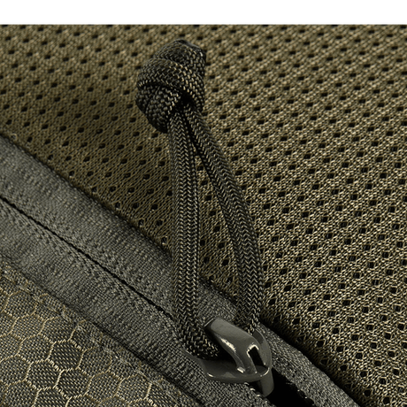 Detalj av M-Tac Konvert Taske Elite med robust Cordura-materiale og glidelås, som viser veskenes høye kvalitet og holdbarhet.