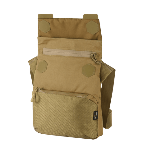 M-Tac Konvert Taske Elite i Cordura-materiale med justerbar skulderrem og magnetlås, designet for komfort og allsidighet.