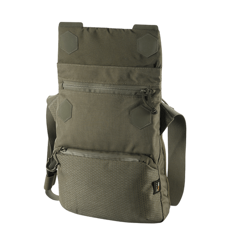 M-Tac Konvert Taske Elite i slitesterkt Cordura-materiale med justerbar skulderrem og magnetlås.