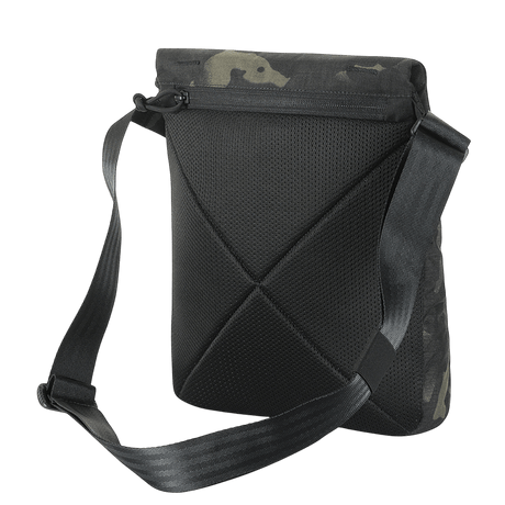 M-Tac Konvert Taske Elite i holdbart Cordura 500D-materiale med justerbar skulderrem og magnetlukning for enkel tilgang.