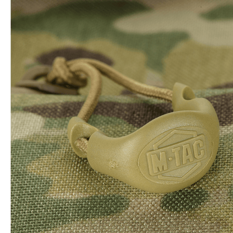 M-Tac Konvert Taske Elite i holdbare materialer, detaljvisning av snorlukking og kamuflasjestoff i Cordura.