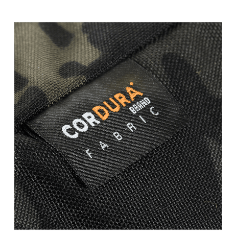 Nærbilde av M-Tac Konvert Taske Elite med Cordura 500D og Cordura Hex 1000D, viser merkelapp med materialmerking.