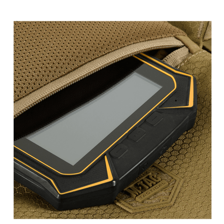 M-Tac Konvert Taske Elite med tablet-design og holdbar Cordura-konstruksjon, nærbilde av åpnet lomme for rask tilgang.
