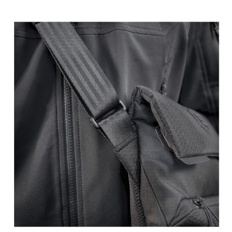 Nærbilde av M-Tac Konvert Taske Elite med justerbar skulderrem og magnetlåsdeksel i slitesterkt Cordura-materiale.