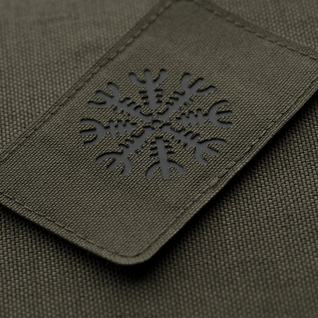 M-Tac Patch Helm of Horror Vannrett Laser Cut i slitesterk Cordura 500D med ægishjálmur-mønster, 80 x 50 mm, med Velcro-feste.