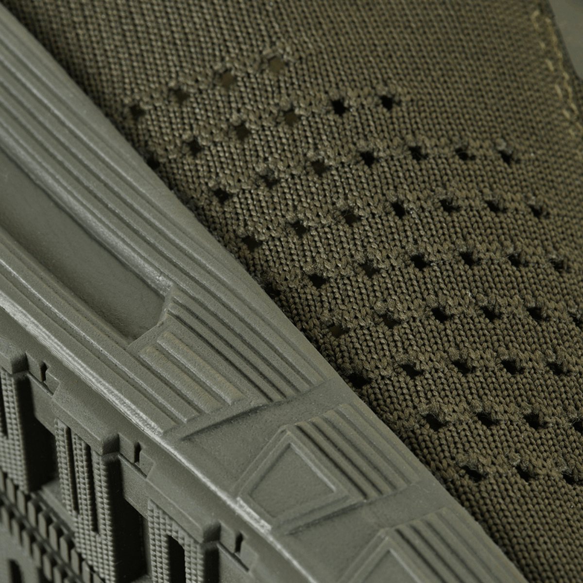 Nærbillede af M-Tac Summer Light Sneakers med gummisål og åndbart polyesterdesign, ideel til sommerbrug.