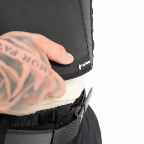 EA Xtreme Skud & Stiksikker Vest i sort med NIJ LEVEL IIIA certificering, teknisk kropsbeskyttelse, galleri position 1 nærbillede af kantdetalje.