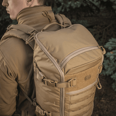 M-Tac Ryggsekk Gen. II Elite – Small med kuffertåpning, robust materiale, elastiske sidelommer og NIJ-sertifisering, vist i galleri posisjon 1.