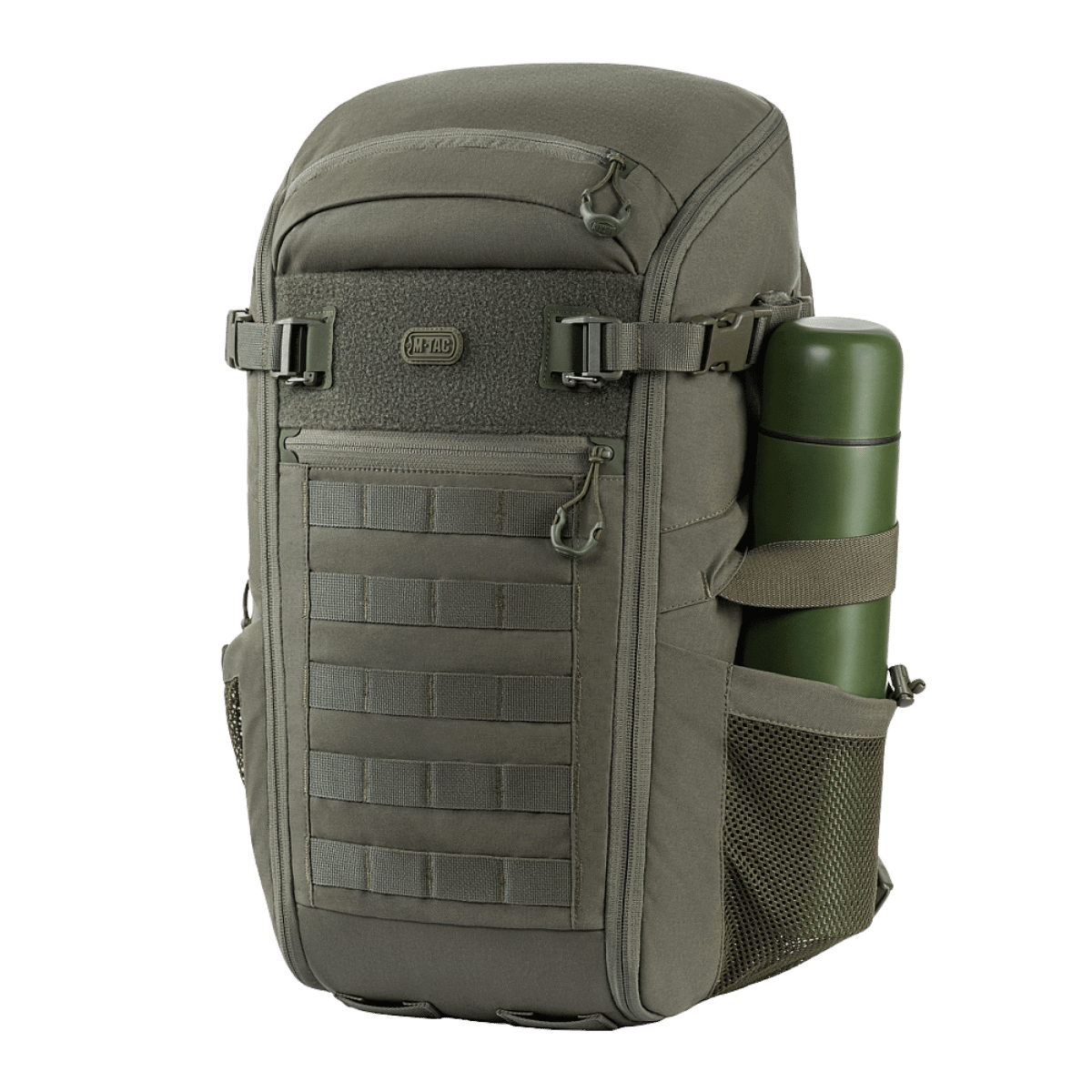 M-Tac Rygsæk Gen. II Elite – Small i olivengrøn med MOLLE-paneler og sidelommer til opbevaring, set fra fronten.