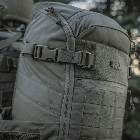 M-Tac Rygsæk Gen. II Elite – Small med koffertåpning, slitesterkt materiale, MOLLE-system og justerbare spennere, vist i galleri posisjon 1.