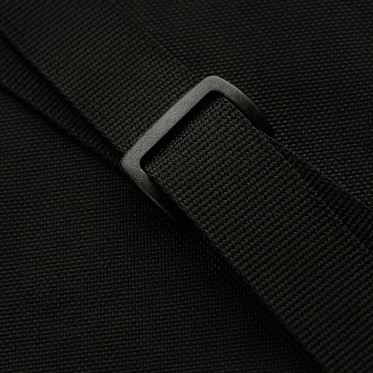 Nærbillede af M-Tac Våbenbælte med Tre Punkter med holdbar Texcel-strop og WJ-hardware til taktisk brug.