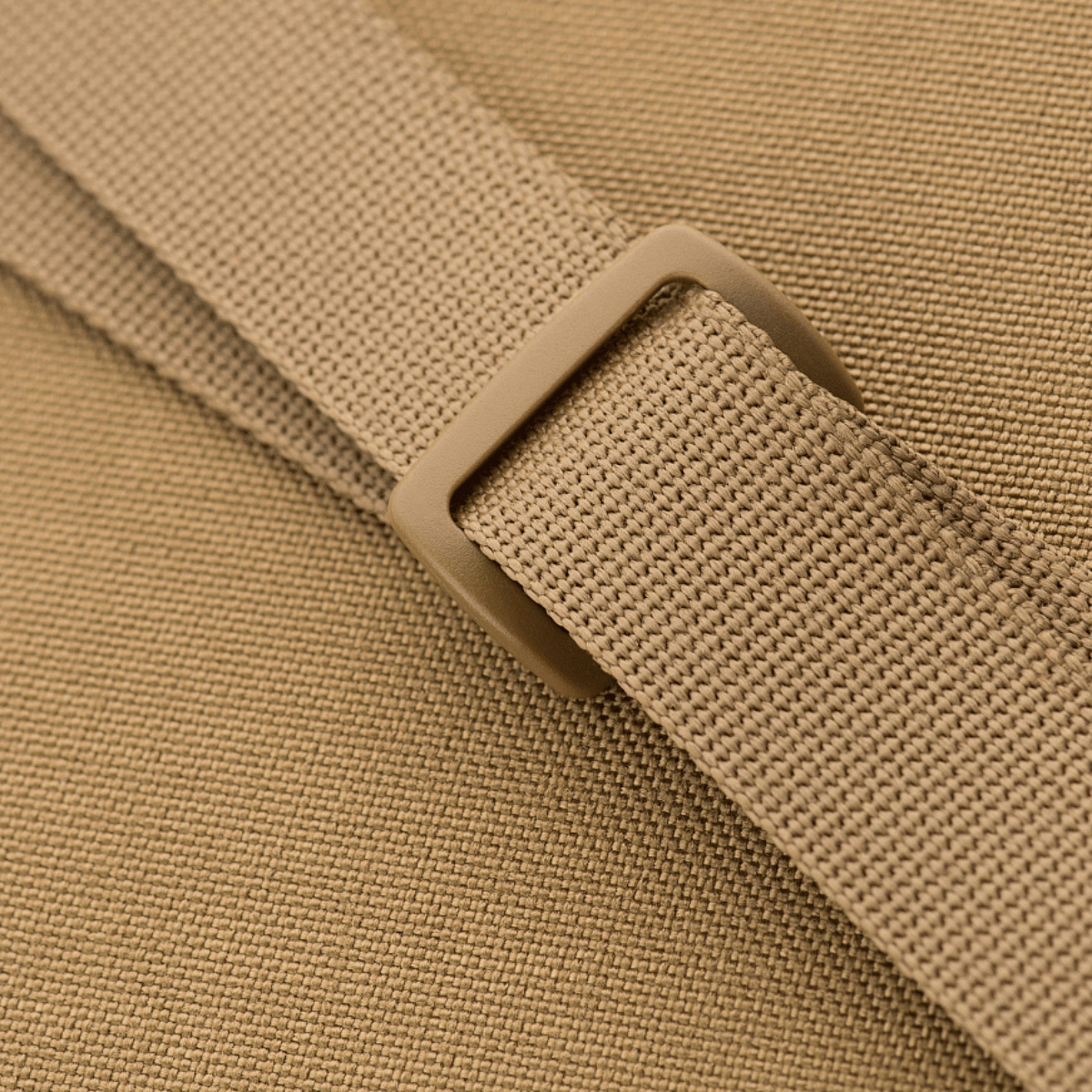 M-Tac Våbenbælte med Tre Punkter, detaljeret nærbillede af holdbart Texcel-stof og WJ hardware til taktisk brug i intense situationer.