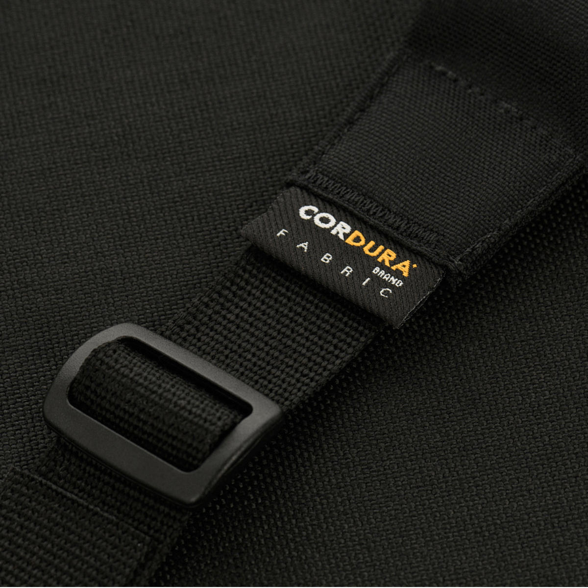 M-Tac Våbenbælte med To Punkter med CORDURA® stofdetalje for ekstra holdbarhed. Perfekt til krævende forhold og kvalitetssikring.