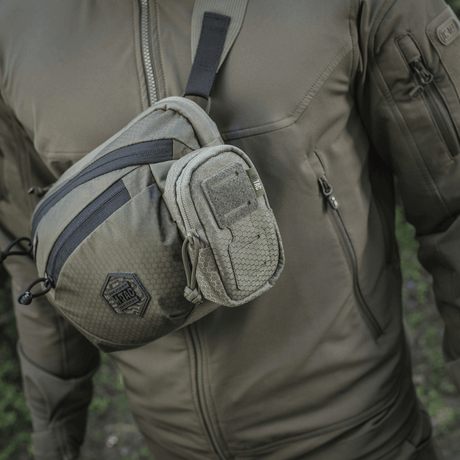 M-Tac PC Utility-veske Elite Hex i olivengrønn med heksagonmønster, MOLLE-kompatibel og slitesterkt materiale, galleri posisjon 1.