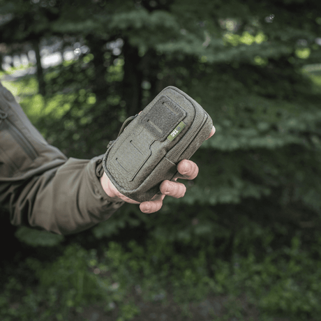 M-Tac PC Utility-veske Elite Hex i svart med MOLLE-kompatibel montering, slitesterkt materiale og NIJ-sertifisering, galleri posisjon 1.