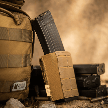 M-Tac magasinlomme med elastikk (10 cm) Laser Cut i coyote med Kydex-innsats, robust materiale og MOLLE-kompatibel, galleri posisjon 1.