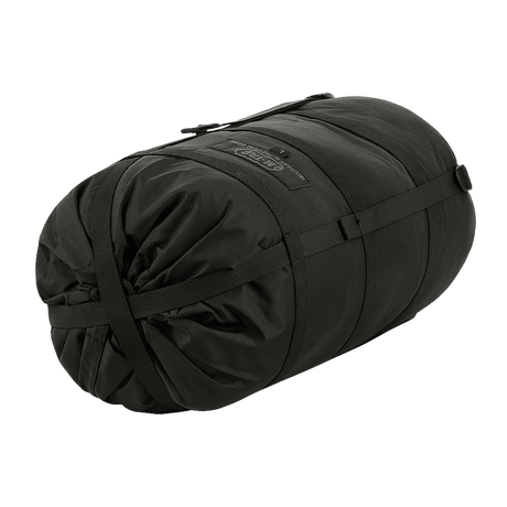 Svart M-Tac kompresjonspose i slitesterkt nylon med kompresjonsstropper for oppbevaring og transport, ideell for fuktbeskyttelse.