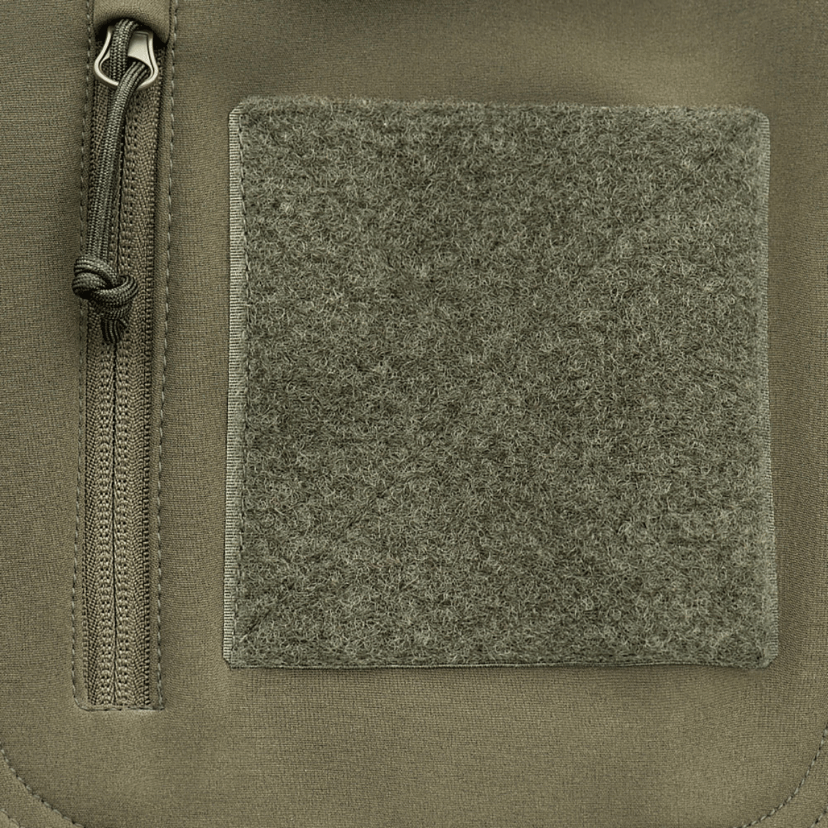 M-Tac Soft Shell Police Jakke med tomt identifikationspanel og lynlåslomme, indvendigt fleece, designet til dynamiske bevægelser.