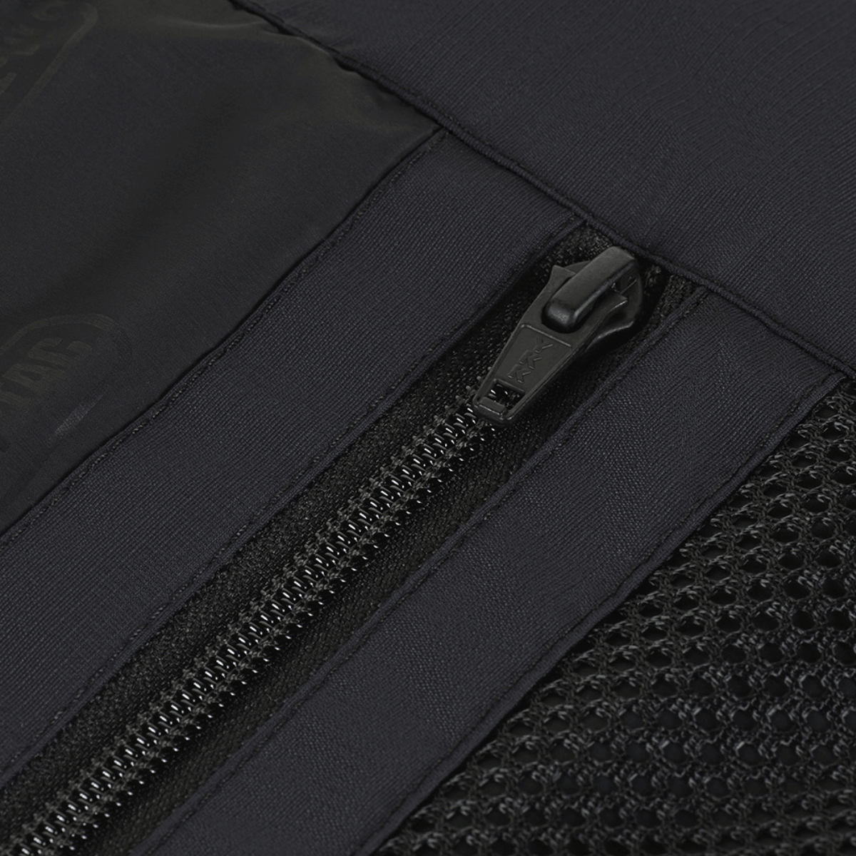 M-Tac Alpha Gen.III Pro Vinterjakke lynlåse og netdetaljer for holdbarhed og komfort i ekstreme forhold ned til -20°C.