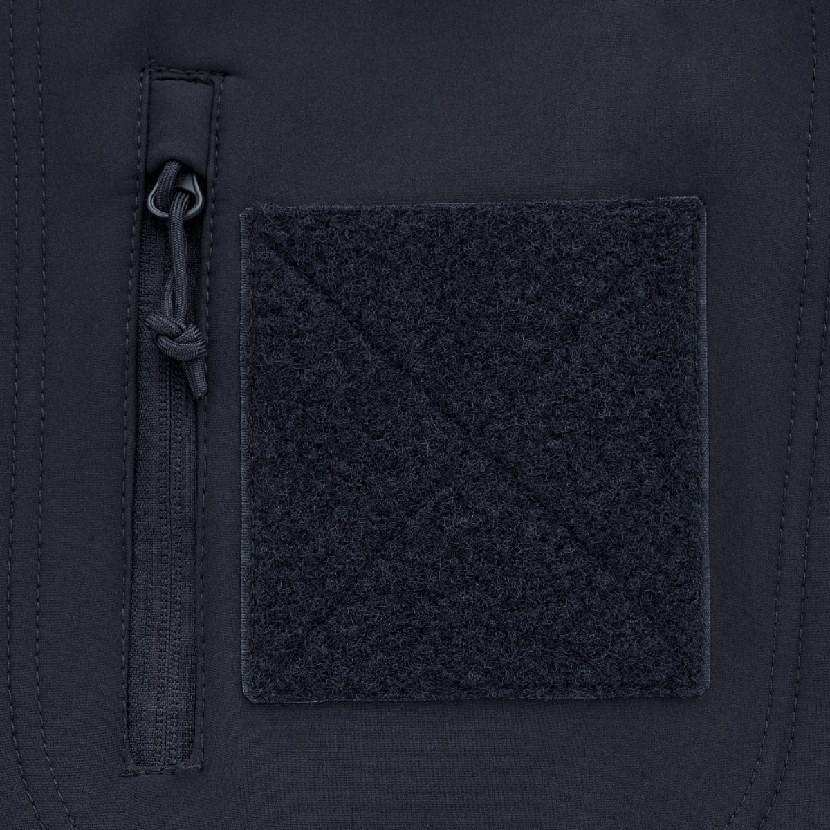 M-Tac Soft Shell Jakke med Liner med praktisk velcrolomme og lynlåsgreb til udendørs brug.