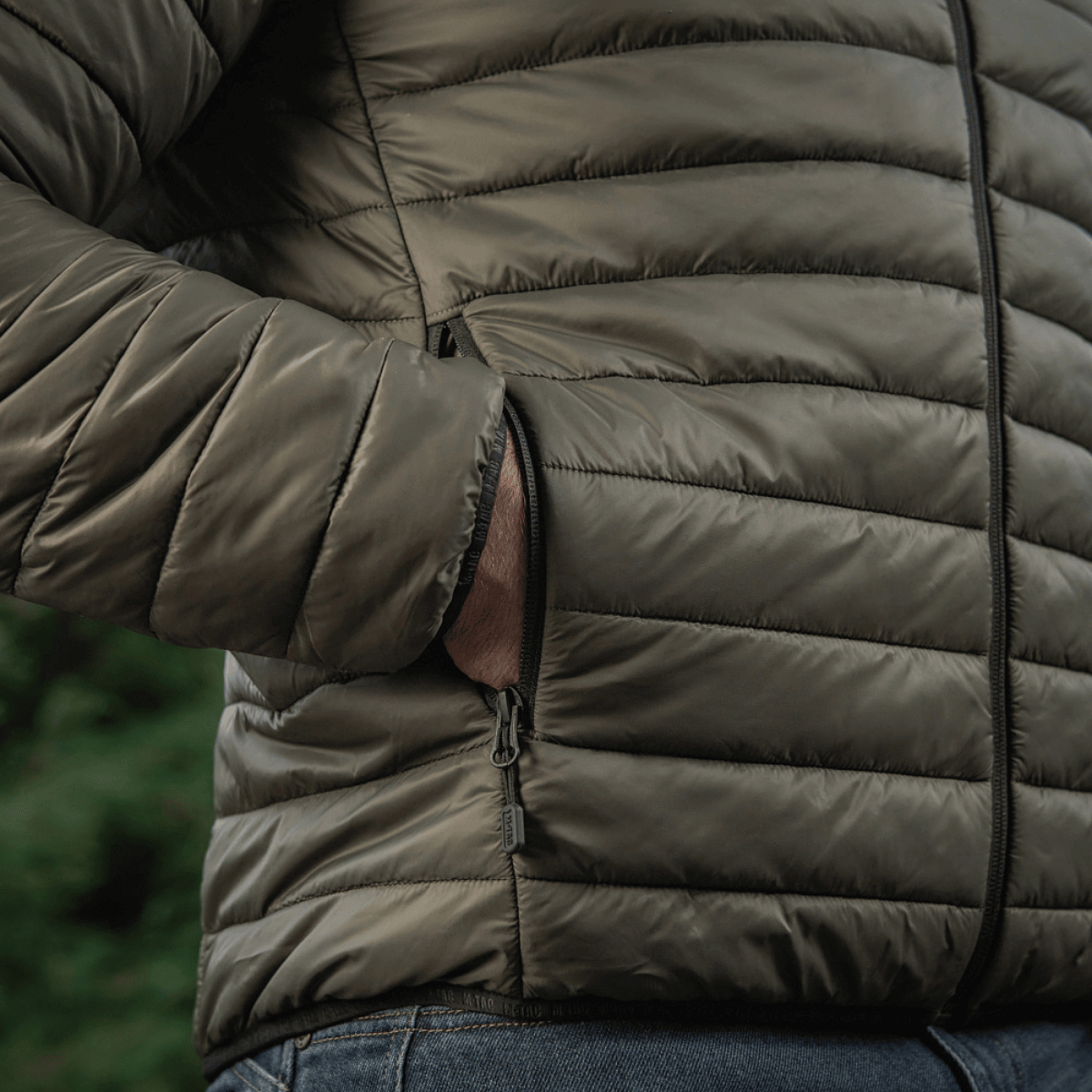 M-Tac Stalker Gen. III Primaloft Jakke med minimalistisk design, isoleret med Primaloft for fremragende varme i mellemsæsonen.