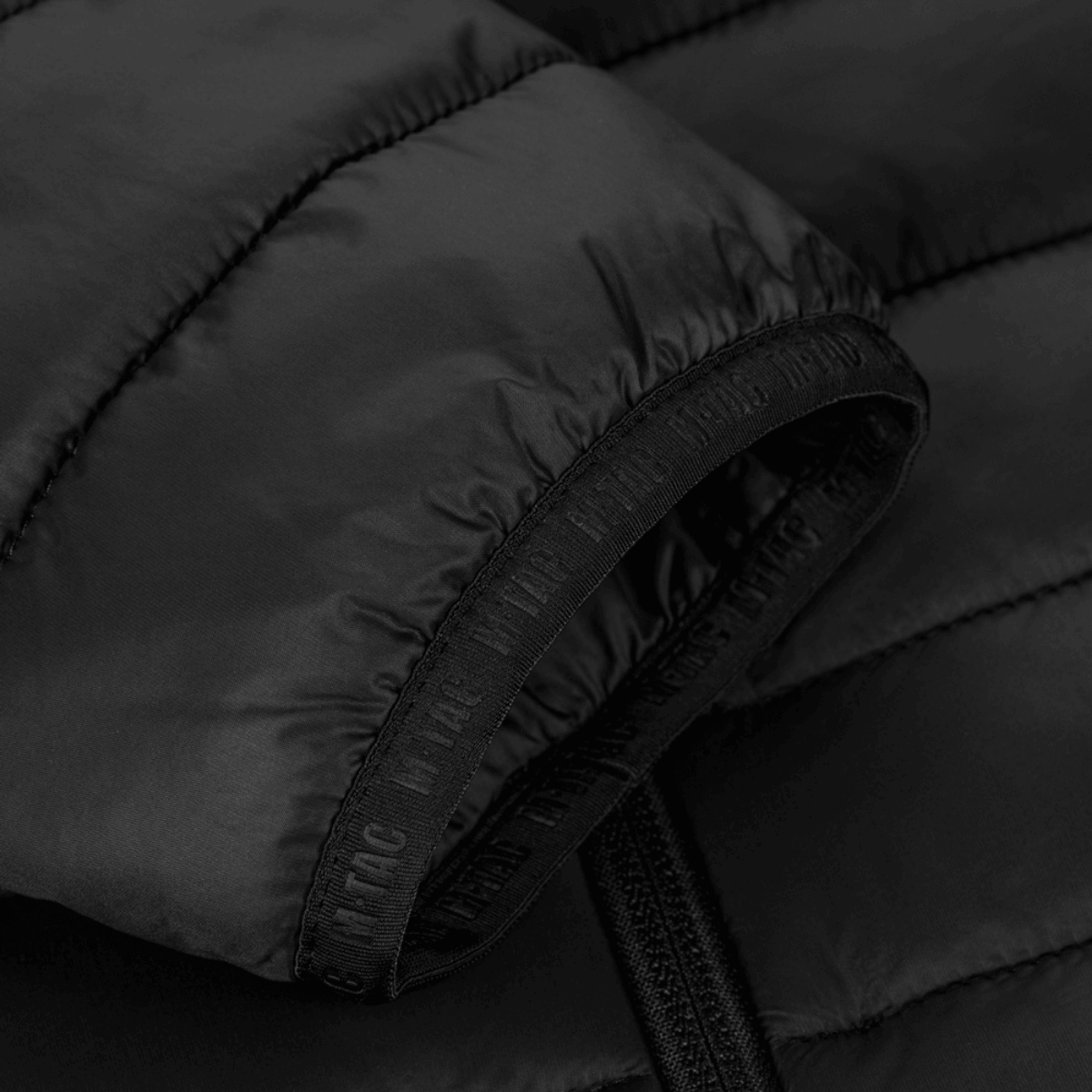 Nærbillede af M-Tac Stalker Gen. III Primaloft Jakke med minimalistisk design og højkvalitets materialer.