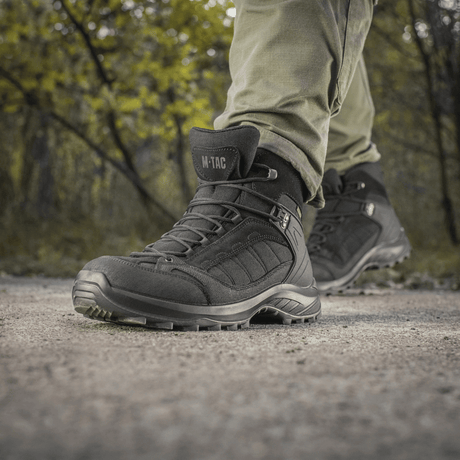 M-Tac taktiske sesongstøvler i natur, egnet for trekking og taktiske oppgaver, laget av semsket skinn og Cordura®-stoff.