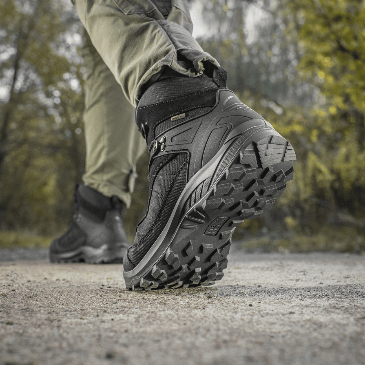 M-Tac Taktiske Sæsonstøvler til udendørs trekking, holdbare og åndbare, perfektioneret til krævende terræn.