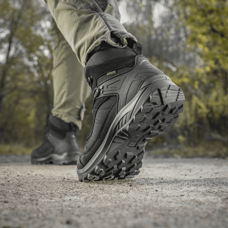 M-Tac taktiske sesongstøvler for trekking i terreng, med pustende semsket skinn og Cordura for holdbarhet og komfort.