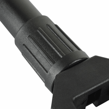 Nærbilde av M-Tac sammenleggbar spade med etui, viser robust sammenleggbart design og teksturert håndtak for friluftsliv.