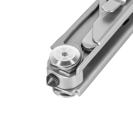 M-Tac Type 3 foldbar kniv (5-i-1) rustfritt stål multiverktøy, kompakt og holdbart, ideell for EDC og feltturer, nærbilde av detaljert knivdesign.