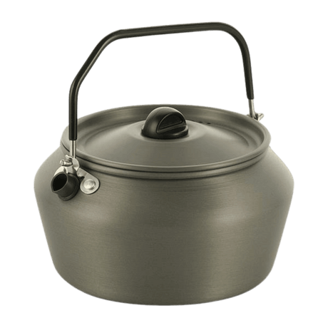 M-Tac kjele 1,2 L reise-kjele i anodisert aluminium med sammenleggbart, gummibelagt håndtak, ideell for camping og utendørsaktiviteter.