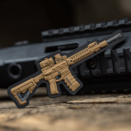 M-Tac AR-15 3D PVC-patch, taktisk moralepatch med Velcro for feste på klær, ryggsekk eller utstyr, slitesterkt 3D-design av AR-15 i PVC.