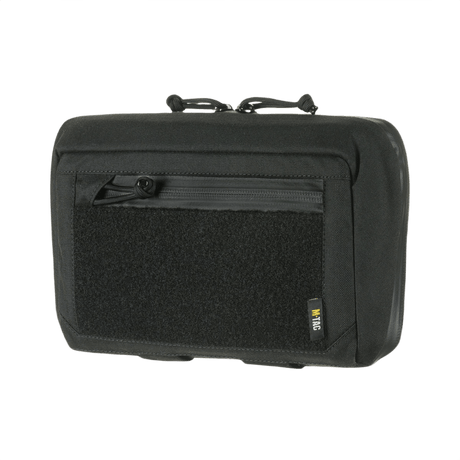 M-Tac Admin Pouch Large Elite Gen.II i robust Cordura 500D med AquaGuard-glidelås for effektiv oppbevaring av nettbrett, dokumenter og småting.