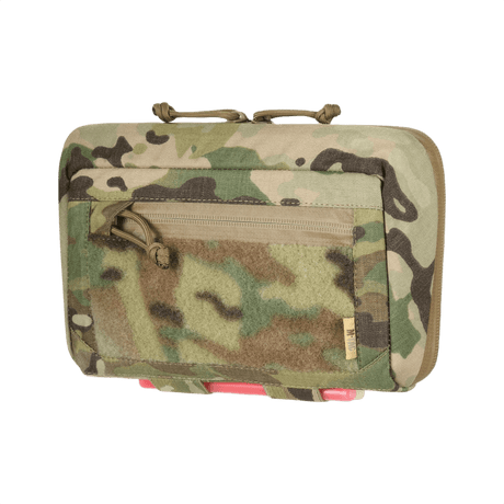 M-Tac Admin Pouch Large Elite Gen.II i camo med AquaGuard-glidelås og Velcro-panel, ideell for nettbrett og tilbehør.