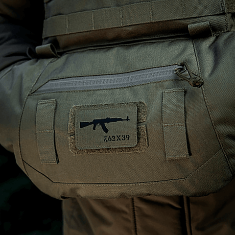 M-Tac AKM 7,62x39 Laser Cut-patch festet på veske med Velcro.