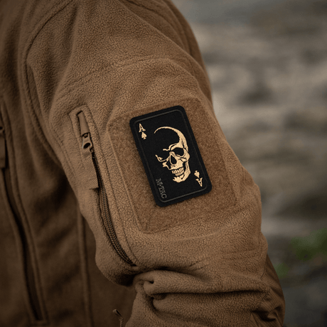 M-Tac Patch Face of War (broderi) brodert i Cordura 500D med kraniesymbol, inspirert av Vietnam, festet med Velcro på jakke.