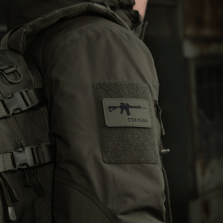 M-Tac AR-15 223/5,56 Laser Cut-patch på jakke, festet med Velcro, Cordura 500D-materiale, taktisk moralepatch for militær og friluft.