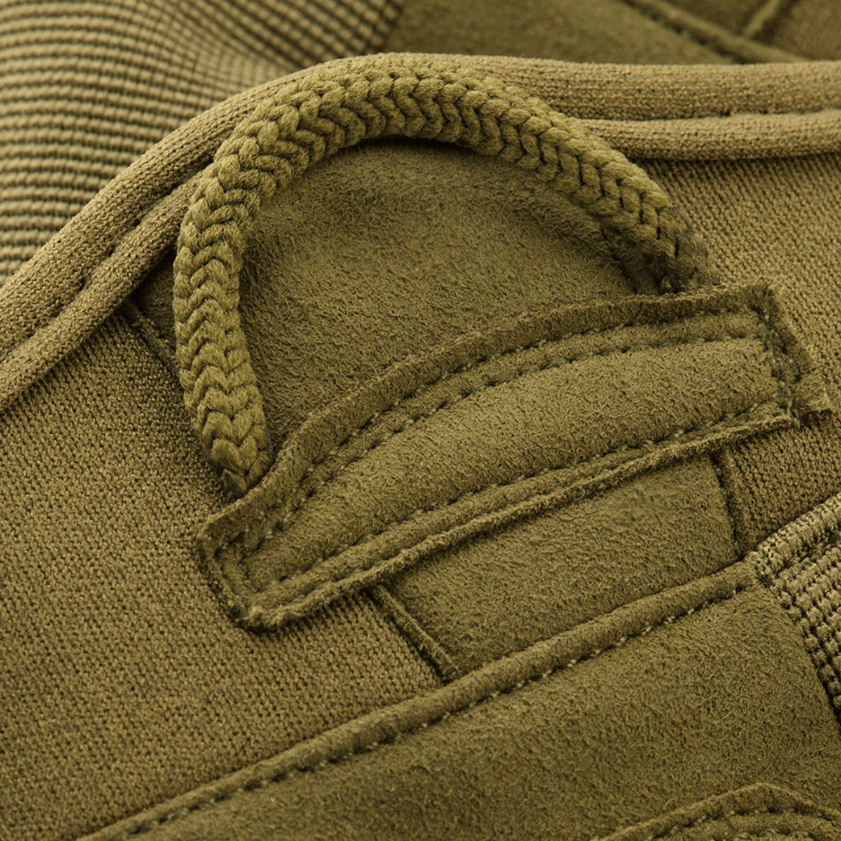 Detalje af M-Tac Handsker Assault Tactical Mk.6 med forstærket løkke og syntetisk ruskind, perfekt til taktisk brug.