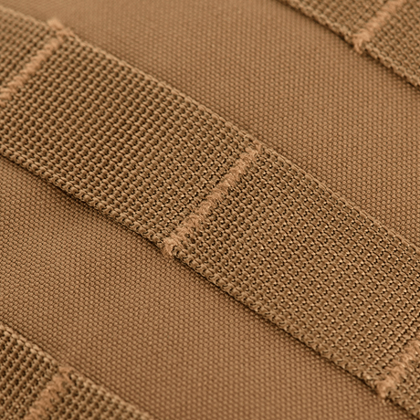 M-Tac Assistant-taske med fokus på detaljerte MOLLE-paneler i beige nylonmateriale.