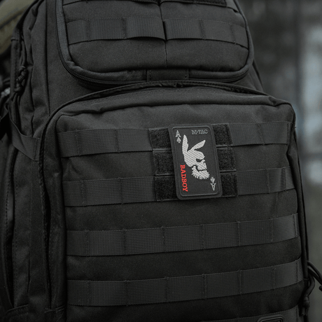 M-Tac Patch Bad Boy (broderi) med ace of spades-motiv på ryggsekk i Cordura 500D, symboliserer frihet og mot. Festes med Velcro.