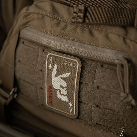 M-Tac Patch Bad Boy (broderi) med kaninhodeskalle på Ace of Spades-kort, brodert, Cordura 500D, festet med Velcro, 8x5 cm.