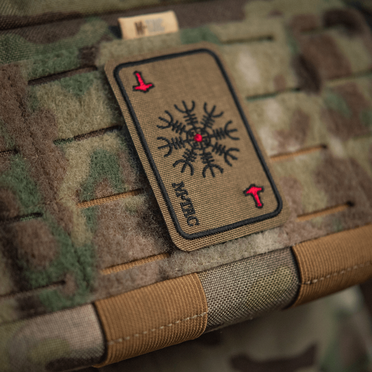 M-Tac Patch Kort Helm of Horror (Broderi) med ægishjálmur-symbol på Cordura 500D, fastgøres med Velcro, ideal til tøj og udstyr, 8x5 cm.