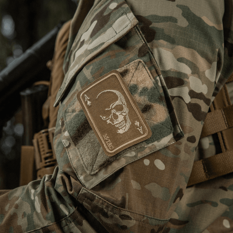 M-Tac Patch Face of War (broderi) brodert kraniesymbol på ace of spades-kort, Cordura 500D, festet med Velcro på kamuflasjetøy.
